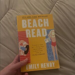 Beach Read (Softcover) by Emily Henry